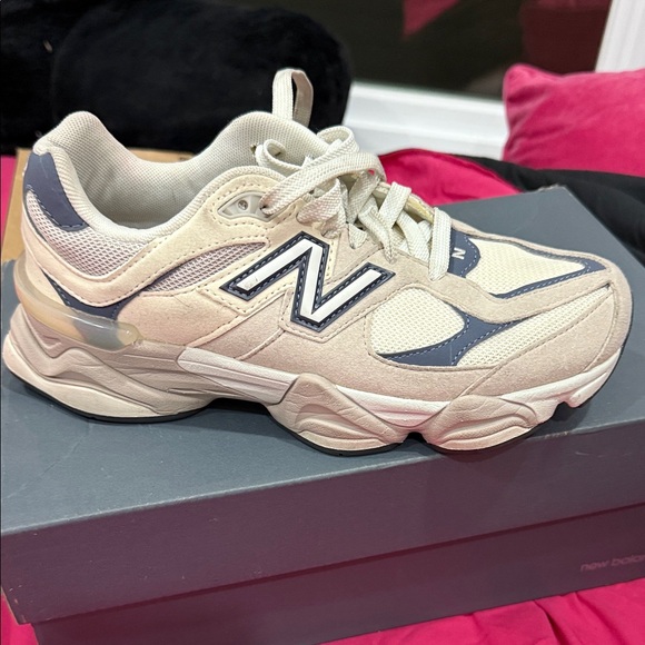 New Balance Cream and Navy Sneakers - Picture 5 of 7